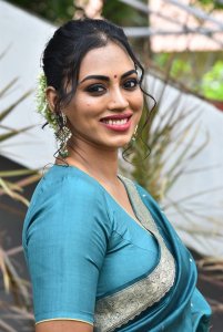 Laila Movie Actress Kamakshi Bhaskarla Saree Images