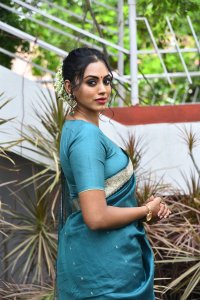 Actress Kamakshi Bhaskarla Saree Images @ Laila Movie Opening