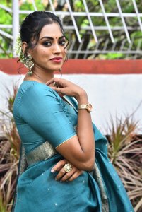 Laila Movie Actress Kamakshi Bhaskarla Saree Images