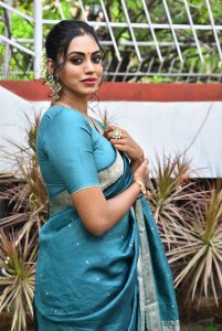 Laila Movie Actress Kamakshi Bhaskarla Saree Images