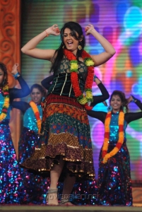 Kamna Jethmalani Hot Dance Performance at Radio Mirchi Music Awards 2012