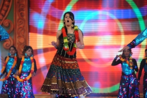 Kamna Jethmalani Dance Stills at Mirchi Music Awards 2012