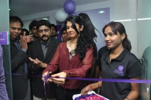 Kamna Jethmalani launches Naturals Salon, Secunderbad