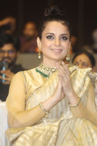 Actress Kangana Ranaut Cute Pics @ Chandramukhi 2 Pre Release