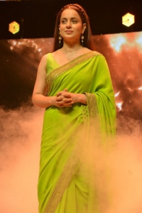Thalaivi Movie Heroine Kangana Ranaut Green Saree Pictures