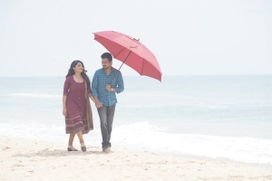 Aathmika, Udhayanidhi Stalin in Kannai Nambathey Movie HD Images