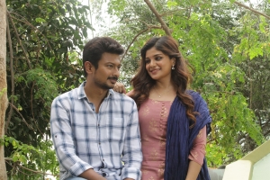 Udhayanidhi Stalin, Aathmika in Kannai Nambathey Movie HD Images