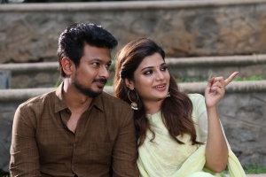 Udhayanidhi Stalin, Aathmika in Kannai Nambathey Movie HD Images