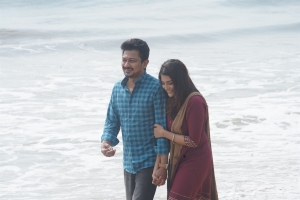 Udhayanidhi Stalin, Aathmika in Kannai Nambathey Movie HD Images