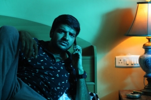 Actor Sathish in Kannai Nambathey Movie HD Images