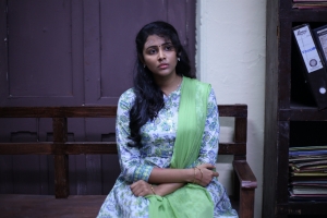 Subiksha Krishnan in Kannai Nambathey Movie HD Images