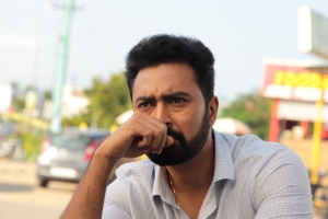 Actor Prasanna in Kannai Nambathey Movie HD Images