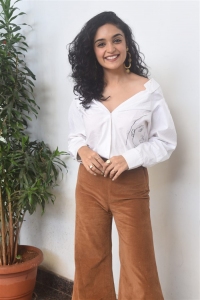 Actress Kashish Khan Photos @ Anubhavinchu Raja Movie Interview