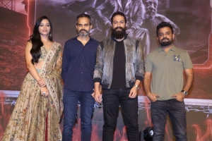 Srinidhi Shetty, Prashanth Neel, Yash, Bhuvan Gowda @ KGF Chapter 2 Press Meet Hyderabad Photos