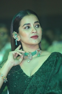 HIT 2 Movie Heroine Komalee Prasad Green Saree Pics