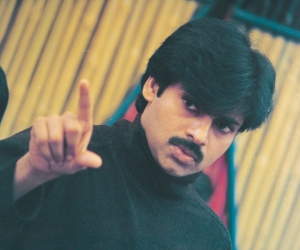 Hero Pawan Kalyan in Kushi Movie HD Photos