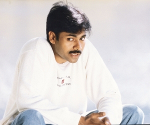 Kushi Movie Pawan Kalyan HD Photos