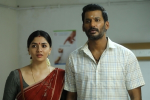 Sunaina, Vishal in Laatti Movie HD Images