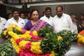 Premalatha Vijayakanth Pays Last Respects To Vinu Chakravarthy Photos