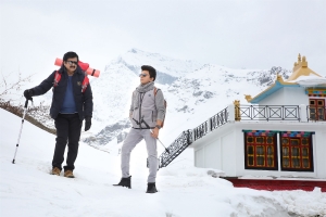 Vivek, Arul Saravanan in The Legend Movie Images HD