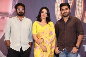 Vinayak Vaithianathan, Mirnalini Ravi, Vijay Antony @ Love Guru Movie Press Meet Stills