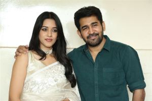 Mirnalini Ravi, Vijay Antony @ Love Guru Movie Pre-Release Event Photos