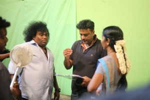 Yogi Babu, Balaji Venugopal, Raichal Rabecca in Lucky Man Movie Working Stills HD