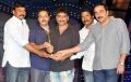 Chiranjeevi gives Best director award to Srinu Vaitla for Dookudu