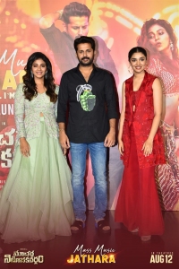 Anjali, NIthin, Krithi Shetty @ Macherla Niyojakavargam Reddy Song Launch Stills