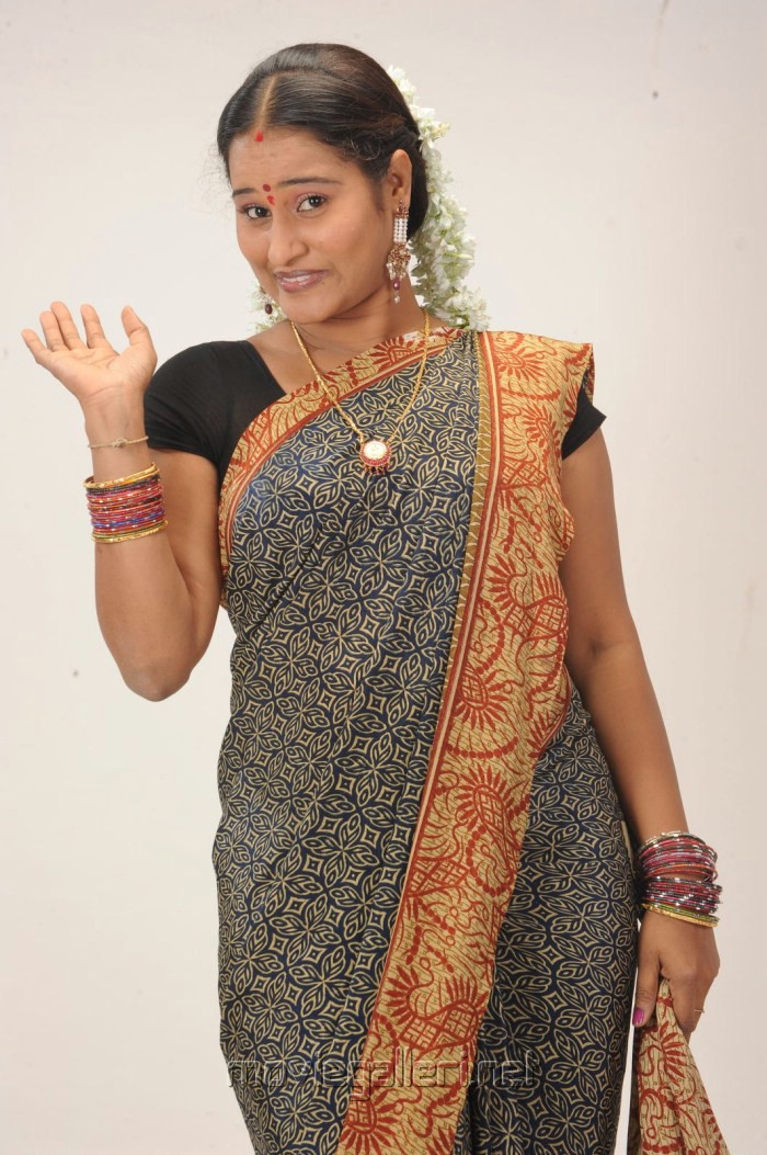 Telugu Actress Mahathi in Saree Stills | Moviegalleri.net