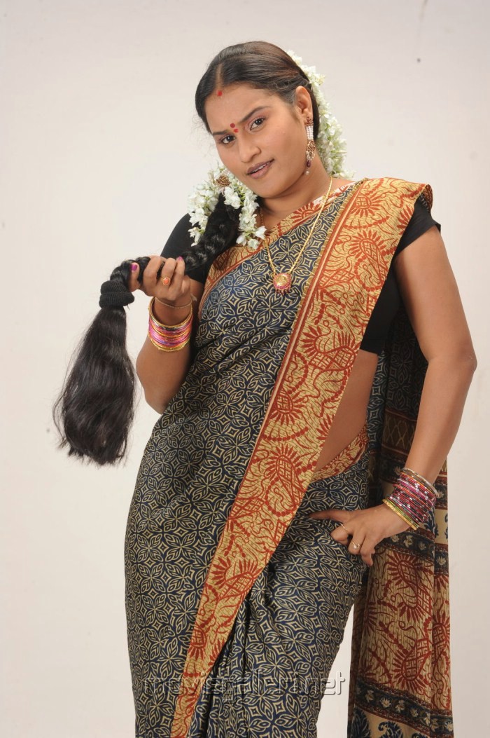 Telugu Actress Mahathi in Saree Stills | Moviegalleri.net