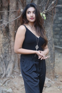 Dochevaarevarura Heroine Malavika Satheesan Black Dress Pics