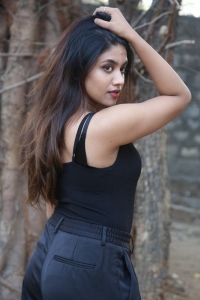 Dochevaarevarura Heroine Malavika Satheesan Black Dress Pics