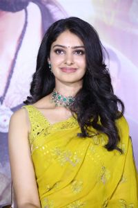 Telugu Actress Manasa Varanasi Yellow Saree Images