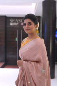 Actress Kayal Anandhi @ Mangai Trailer Launch Stills