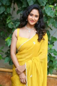 Actress Manika Chikkala Stills @ Dhandoraa Movie Opening