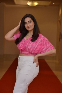 Anchor Manjusha Latest Pics @ Ari Movie First Look Launch