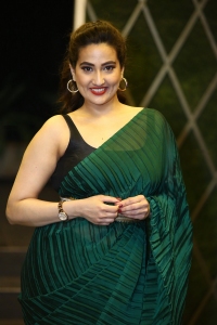 Telugu Anchor Manjusha Green Saree Photos