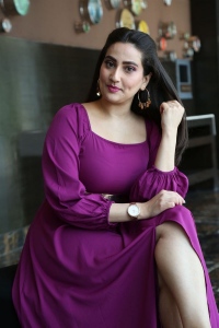 Anchor Manjusha in Dark Pink Dress Photos