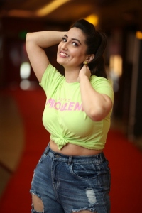 Anchor Manjusha New Pictures @ Most Eligible Bachelor Trailer Launch