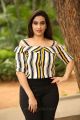 Anchor Manjusha Photos @ Savyasachi Trailer Launch