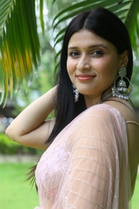 Actress Mannara Chopra Hot Images @ Thiragabadara Saami Teaser Launch