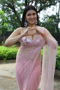 Thiragabadara Saami Actress Mannara Chopra Hot Transparent Saree Images