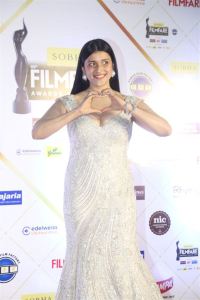 Telugu Actress Mannara Chopra New Pics