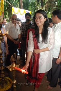 Actress Gayathri at Mathapoo Movie Launch Stills