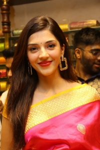 Actress Mehreen Pirzada Pictures @ Chandana Brothers Shopping Mall Launch