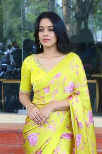 Actress Mirnalini Ravi Yellow Saree Pics @ Love Guru Press Meet