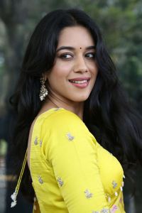 Actress Mirnalini Ravi Yellow Saree Pics @ Love Guru Press Meet