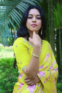 Love Guru Movie Actress Mirnalini Ravi Yellow Saree Pics