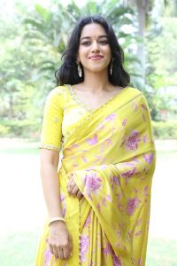 Love Guru Movie Heroine Mirnalini Ravi Yellow Saree Pics